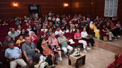 1 Nisan’dan bu güne sahnelediği oyunlarla yüzlerce tiyatrosevere ulaşan Mamak