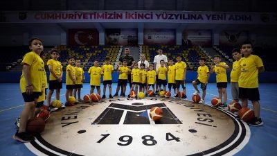Yenimahalle Belediyesi Spor Kulübü’nün çocuklar için düzenlediği yaz okulları çocukların