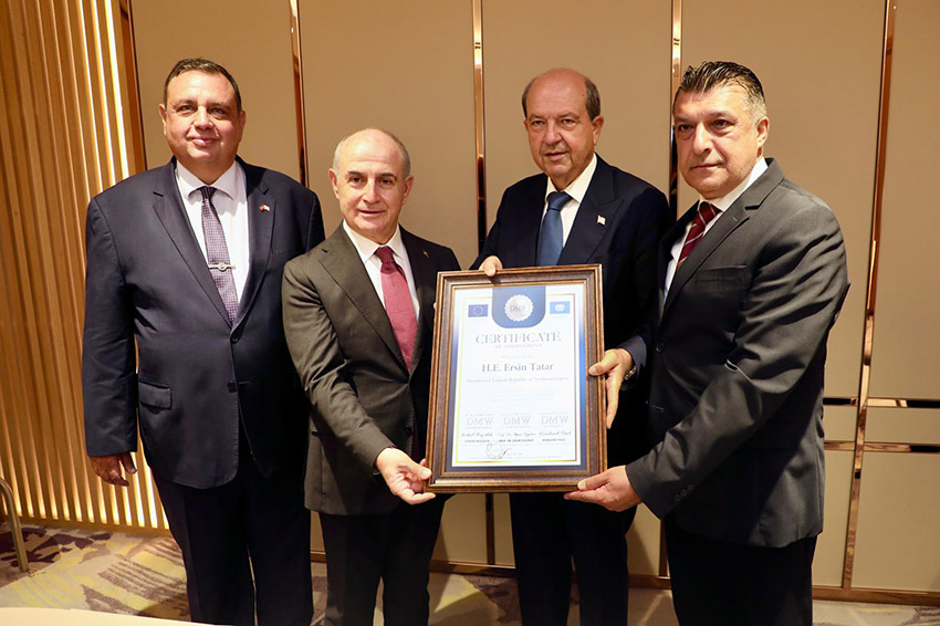 KKTC Cumhurbaşkanı Ersin Tatar, DMW Uluslararası Diplomatlar Birliği’nin Onursal Başkanı oldu Kuzey Kıbrıs Türk Cumhuriyeti (KKTC) Cumhurbaşkanı Ersin Tatar, Avrupa Birliği