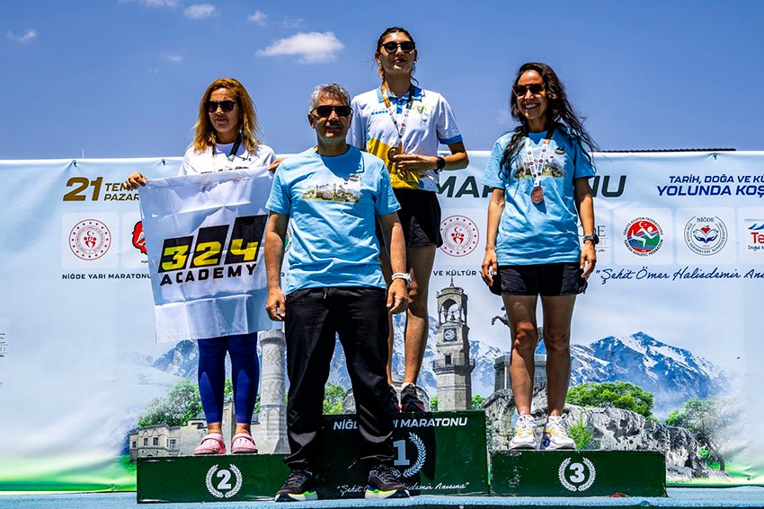 nigde-yari-maratonu-sehit-omer-halisdemir-anisina-kosuldu