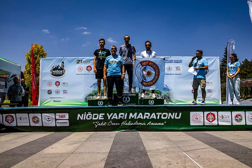 nigde-yari-maratonu-sehit-omer-halisdemir-anisina-kosuldu