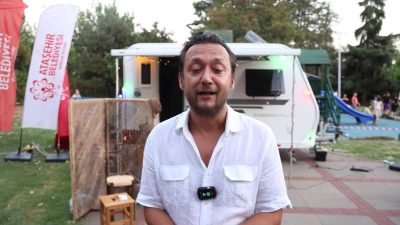 Ataşehir’in parklarında seyirciyle buluşan “Meraklısı için Öylesine Bir Hikaye” adlı
