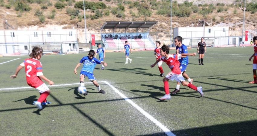 Bayraklı Belediyesi'nin geleneksel hale getirdiği U-12 Cup Futbol Turnuvası kıyasıya