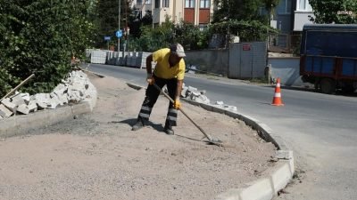 Beykoz Belediyesi, ilçenin işlek yerlerinden Otağtepe Caddesi’nde eskiyen parke taşları