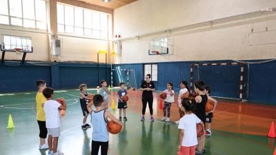 Beykoz Belediyesi’nin ilçedeki çocukları 11 farklı branşta sporla buluşturan ücretsiz