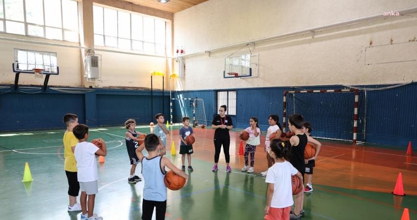 Beykoz Belediyesi’nin ilçedeki çocukları 11 farklı branşta sporla buluşturan ücretsiz