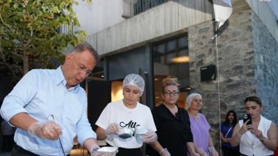 Beylikdüzü Belediyesi tarafından Muharrem ayı dolayısıyla Beylikdüzü Mutfak’ta pişirilen aşureler
