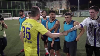 Buca Belediye Başkanı Görkem Duman, gençlere verdiği sözü tutarak futbol
