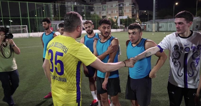 Buca Belediye Başkanı Görkem Duman, gençlere verdiği sözü tutarak futbol