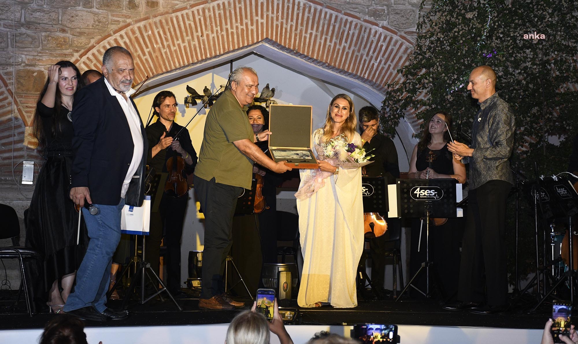 guvercinada-dinletileri-katarli-sanatci-dana-al-fardani-agirladi