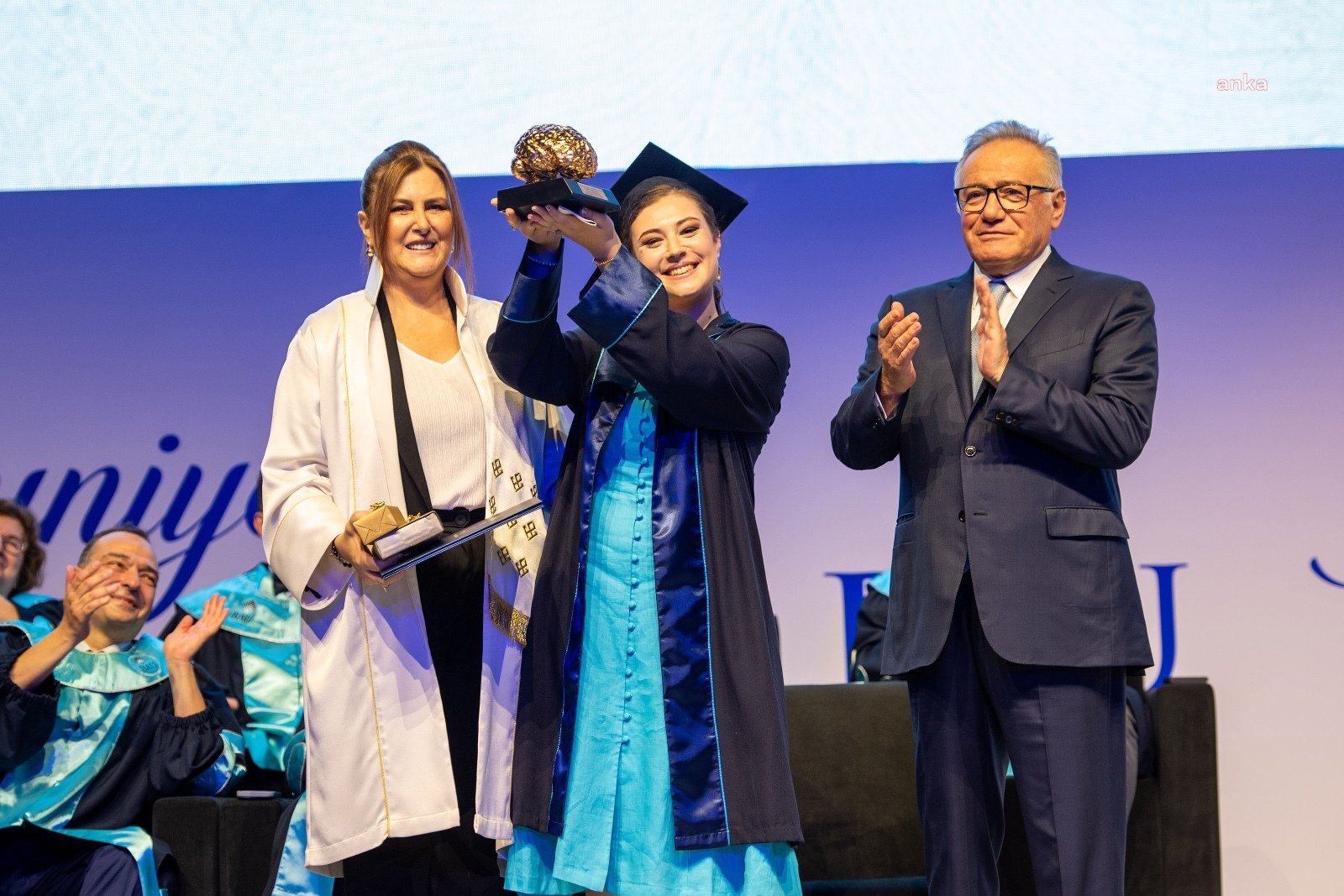 baulu-6-bin-mezun-gelecege-ugurlandi