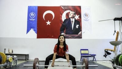 Çankaya Belediyesi Görmek Engelliler Spor Kulübü sporcusu, milli halterci Bircan
