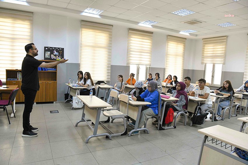 Ankara Büyükşehir Belediyesi’nin 10, 11 ve 12’nci sınıf öğrencileri ile