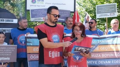 Eğitim-İş Eskişehir Şubesi üyeleri, Öğretmenlik Mesleği Kanun Teklifi’ni Eskişehir Milli