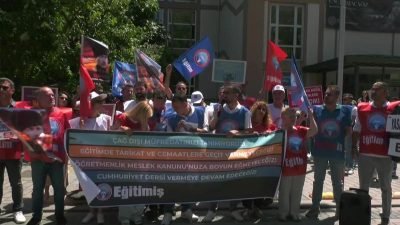 Eğitim-İş Sendikası üyeleri, TBMM gündeminde olan Öğretmenlik Mesleği Kanun teklifini,