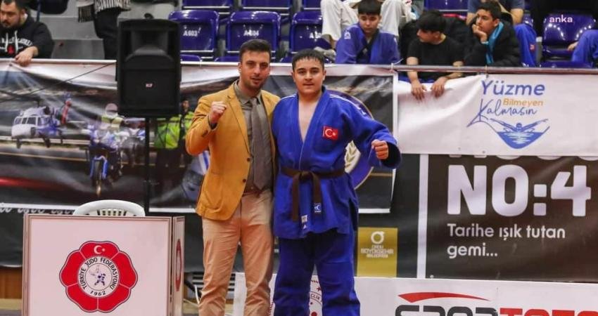 Eskişehir Büyükşehir Belediyesi Gençlik ve Spor Kulübü’nün sporcusu Mehmet Yiğit