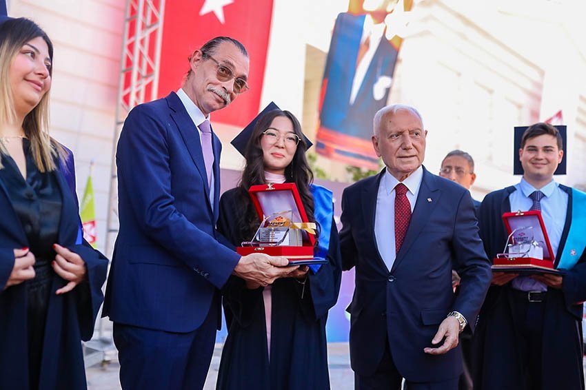 Etimesgut Belediye Başkanı Erdal Beşikçioğlu, Başkent Üniversitesi’nin Bağlıca Kampüsü Amfi