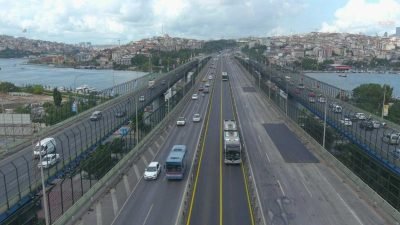 İstanbul Büyükşehir Belediyesi (İBB), Haliç Köprüsü metrobüs yolundaki asfalt yenileme