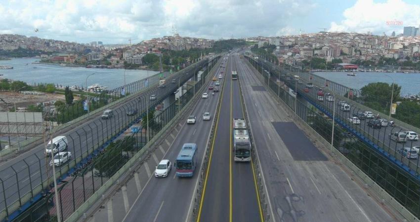 İstanbul Büyükşehir Belediyesi (İBB), Haliç Köprüsü metrobüs yolundaki asfalt yenileme