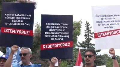 Hürriyetçi Eğitim-Sen üyesi eğitimciler, Öğretmenlik Meslek Kanunu’nu protesto etmek için
