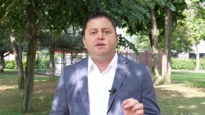 Kadıköy Belediye Başkanı Mesut Kösedağı, sokak hayvanlarına ilişkin yasa teklifinin