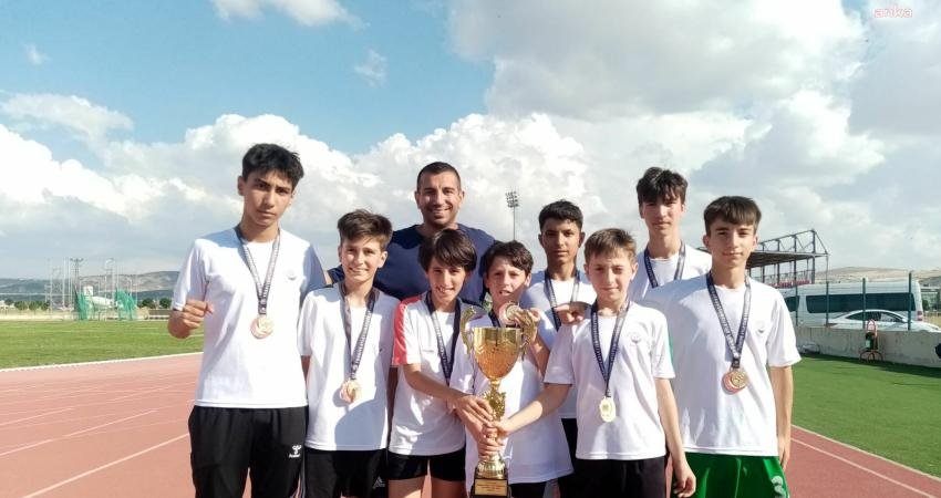 Karşıyaka Belediyesi İlçe U14 Erkek Atletizm Takımı, Sivas’ta düzenlenen U14