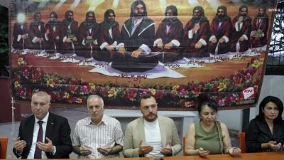 Kartallı vatandaşlar, Kartal Cemevi’nde Muharrem ayının ilk orucunu dualar eşliğinde