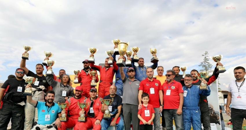 Kilis Belediye Başkanı Hakan Bilecen ve çalışma ekibinden Murat Gürtekin,