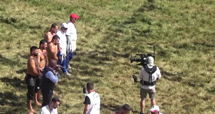 Edirne 663’üncü Tarihi Kırkpınar Yağlı Güreşleri’nde yarı final müsabakasında galip gelen