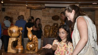 Kuşadası Belediyesi İbramaki Sanat Galerisi, İsmail Akıntürk’ün “Odun İşlenirse” adlı
