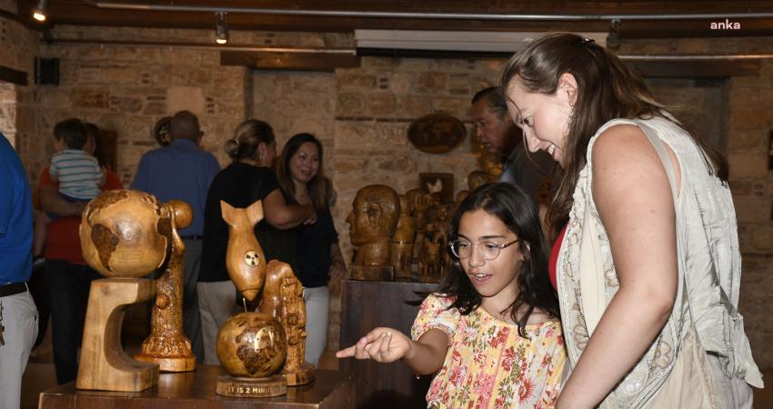 Kuşadası Belediyesi, “Odun İşlenirse” sergisine ev sahipliği yapıyor Kuşadası Belediyesi İbramaki Sanat Galerisi, İsmail Akıntürk’ün “Odun İşlenirse” adlı