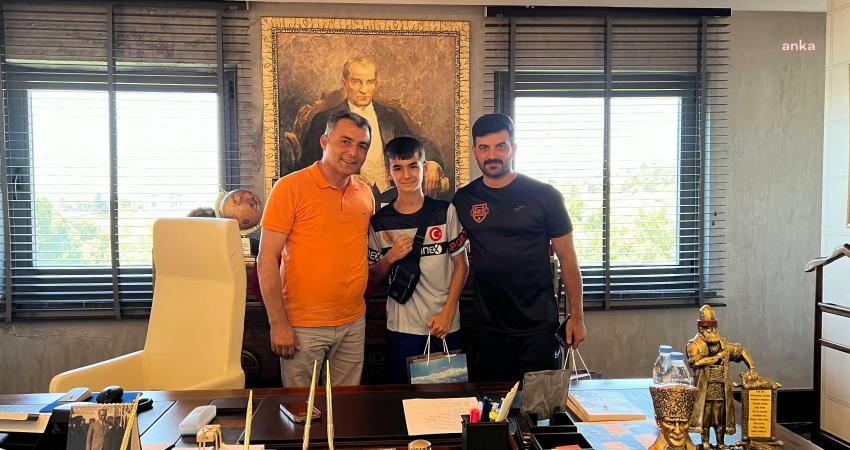 Türkiye Ferdi Boks Şampiyonası’nda birincilik elde eden Manavgatlı sporcu Deniz