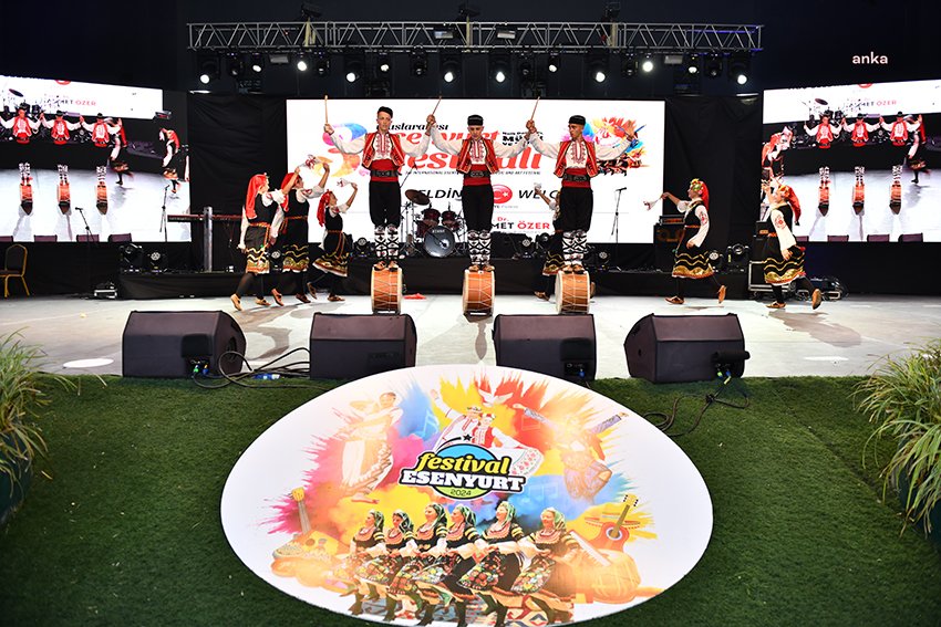manus-baba-konserine-esenyurtlulardan-yogun-ilgi