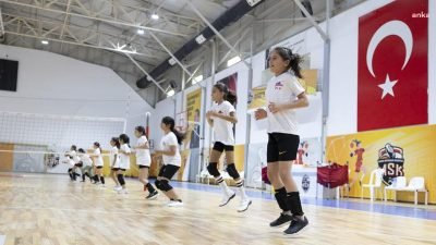 Yüzmeden futbola, basketboldan voleybola, birçok branşta her yaştan yurttaşı sporla