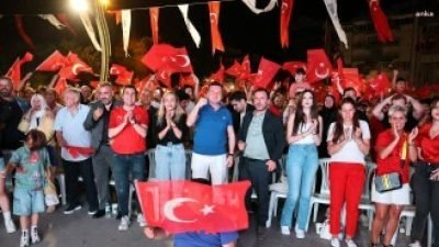 Silivri Belediye Başkanı Bora Balcıoğlu, Silivri Sahili Atatürk Meydanı'nda kurulan