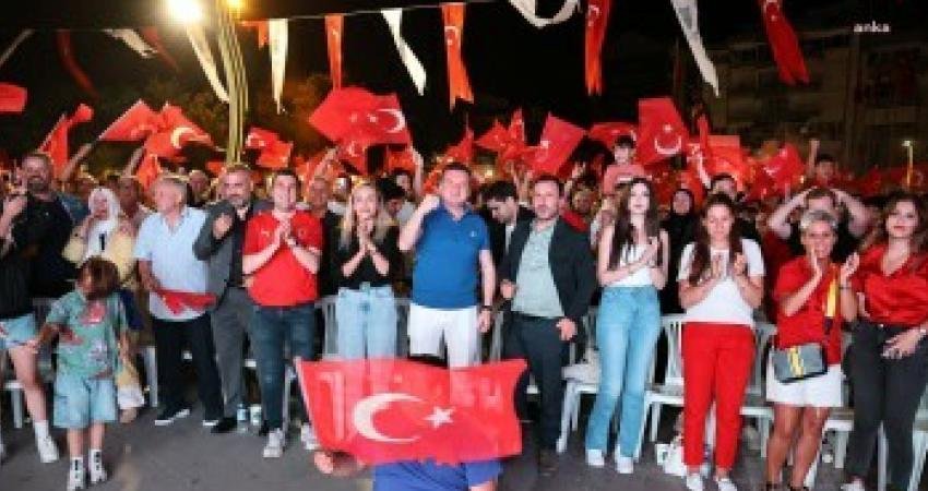 Silivri Belediye Başkanı Bora Balcıoğlu, Silivri Sahili Atatürk Meydanı'nda kurulan