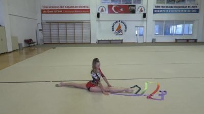 Muratpaşa Belediyespor’un 15 yaşındaki cimnastikçisi İrem Sırcan, İstanbul’da düzenlenen milli