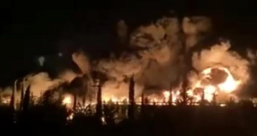 Şanlıurfa'da akaryakıt yüklü iki tankerin çarpıştığı kazada yangın çıktı, sürücülerden