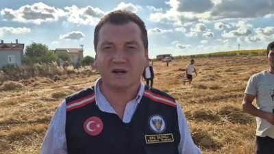 Silivri Belediye Başkanı Bora Balcıoğlu, Semizkumlar Mahallesi'ndeki yangın bölgesine giderek