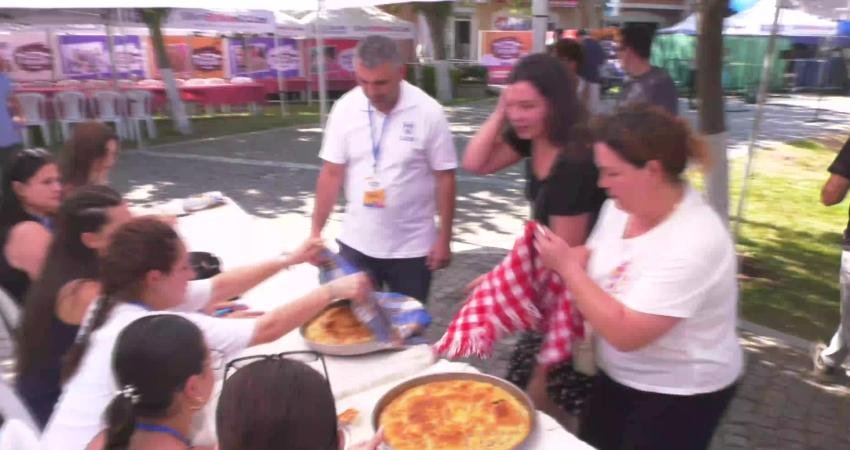 Silivri Belediyesi tarafından düzenlenen 14. Ortaköy Börek Festivali renkli görüntülere