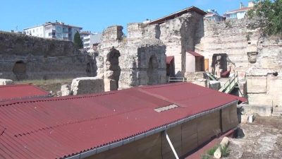Sinop’ta devam eden Balatlar Yapı Topluluğu kazı çalışmalarında din adamları,