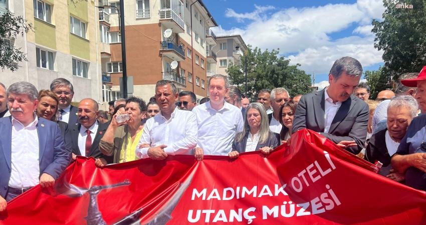 Sivas Katliamı'nın 31'inci yılında yaşamını yitirenler için Madımak Oteli'ne anma yürüyüşü