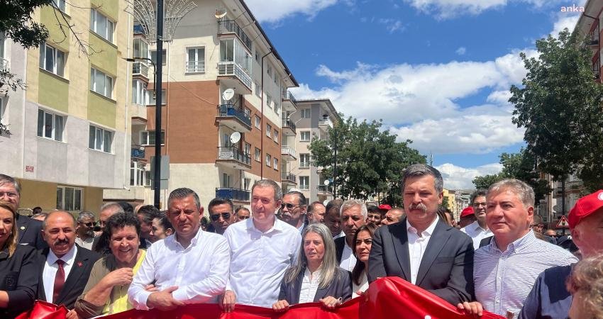 Sivas Katliamı'nda hayatını kaybedenler için düzenlenen anmaya katılan CHP Genel