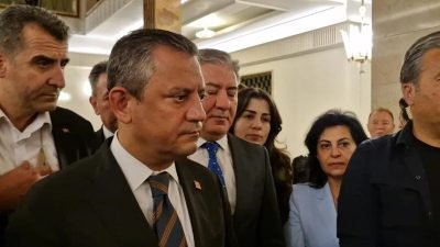 CHP Genel Başkanı Özgür Özel, sokak hayvanlarına yönelik düzenlemeler içeren
