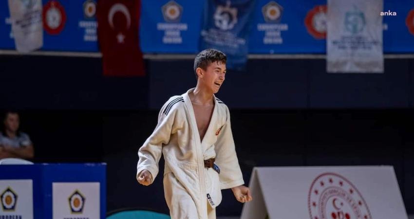 Yunusemre Belediyespor'un judocusu Ramazan İnci, Kocaeli'de düzenlenen Yıldızlar Avrupa Judo