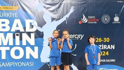 Yunusemre Belediyespor'un badmintoncuları, Çorum'da yapılan 9-11 Yaş Badminton Türkiye Şampiyonası'ndan
