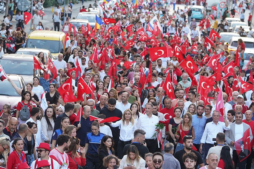beylikduzunde-buyuk-zaferin-102nci-yili-zeynep-bastik-konseri-ile-kutlandi