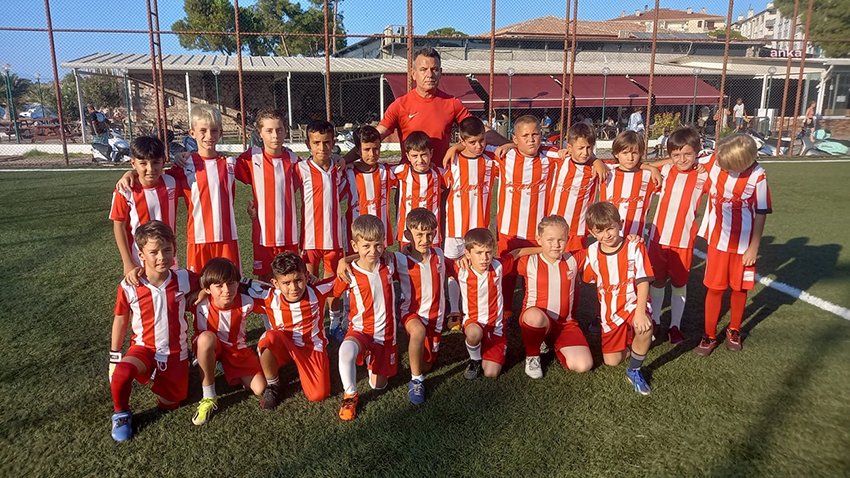 ayvalik-belediye-baskani-ergin-30-agustos-ataturk-kupasi-futbol-turnuvasina-katildi