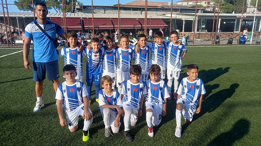 ayvalik-belediye-baskani-ergin-30-agustos-ataturk-kupasi-futbol-turnuvasina-katildi