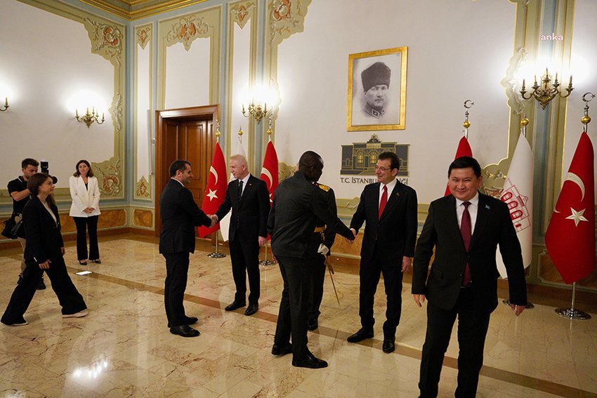 imamoglu-umuyor-ve-diliyorum-ki-sanatta-kulturde-teknolojide-sanayide-kazanacagimiz-yeni-zaferlerle-atalarimiza-layik-bireyler-oluruz
